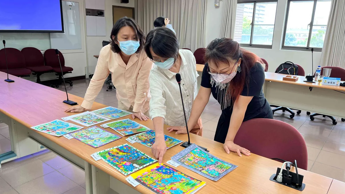 主辦單位水保局南投分局邀請專業美學、藝術家評選參賽畫作。(圖/水土保持局南投分局提供)
