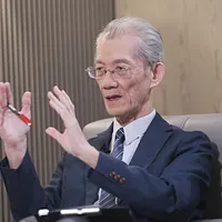 台大政治学科名誉教授の明居正氏は番組《下班瀚你聊》で指摘する。たとえアメリカのTSMC工場がすべて完成しても、60%から70%のチップは依然として台湾のTSMCの生産能力に依存するため、現段階ではアメリカが台湾を放棄する可能性は低い。(写真/柯承惠撮影) 台大政治学科名誉教授の明居正氏は番組《下班瀚你聊》で指摘する。たとえアメリカのTSMC工場がすべて完成しても、60%から70%のチップは依然として台湾のTSMCの生産能力に依存するため、現段階ではアメリカが台湾を放棄する可能性は低い。(写真/柯承惠撮影)