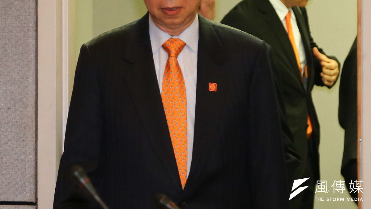 親民黨主席、總統參選人宋楚瑜19日受訪時表示,秘書長秦金生並未附和中共的扭曲史觀,故毋須負責。(余志偉攝) 親民黨主席、總統參選人宋楚瑜19日受訪時表示,秘書長秦金生並未附和中共的扭曲史觀,故毋須負責。(余志偉攝)