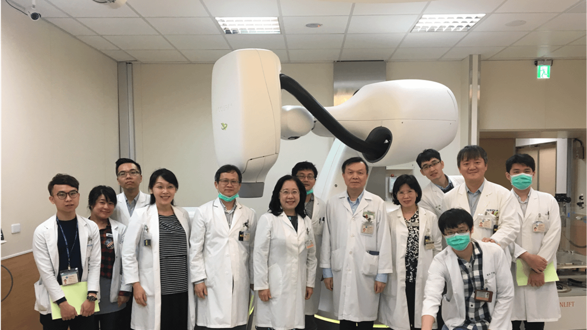 台中榮總醫院放射腫瘤部醫療團隊,每天開設電腦刀特別門診。(圖/台中榮總醫院提供) 台中榮總醫院放射腫瘤部醫療團隊,每天開設電腦刀特別門診。(圖/台中榮總醫院提供)