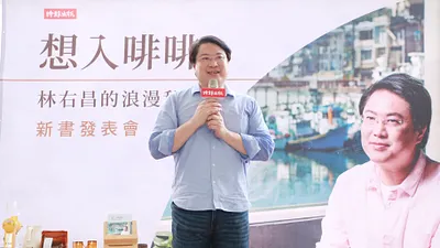 基隆市長林右昌(見圖)表示,基隆是全台市區咖啡店密度高的城市,看到基隆人在菜市場採買後都在喝咖啡,這是基隆獨有城市人文景觀。(基隆市政府提供)