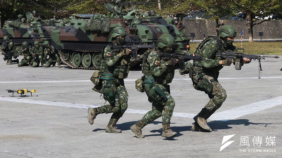 當新式軍品經過研發、測試、部署之後,逐步邁進穩定的壽期曲線,同時相對應的維保能量也完成建置。(資料照,柯承惠攝) 當新式軍品經過研發、測試、部署之後,逐步邁進穩定的壽期曲線,同時相對應的維保能量也完成建置。(資料照,柯承惠攝)