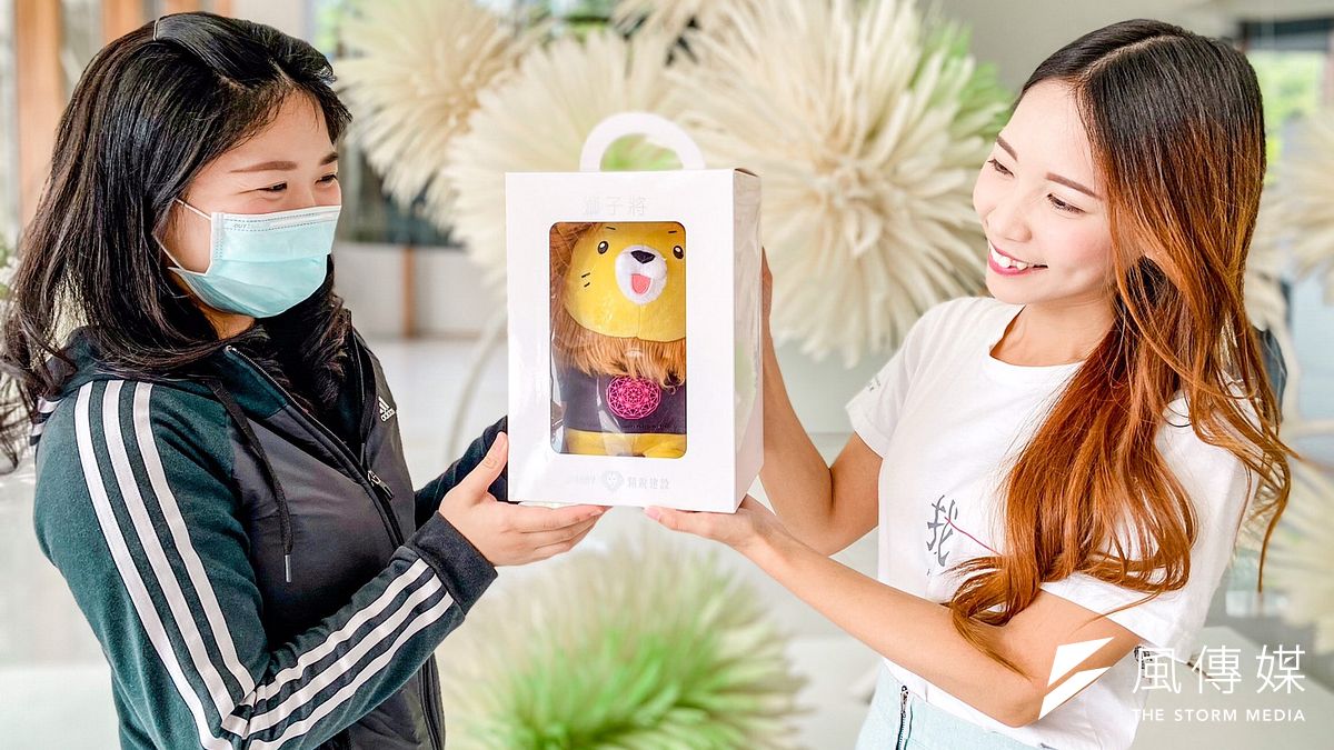 建商拚網紅出奇招,用Line拉近民眾距離,製作專屬公仔送Line好友。(林喬慧攝) 建商拚網紅出奇招,用Line拉近民眾距離,製作專屬公仔送Line好友。(林喬慧攝)