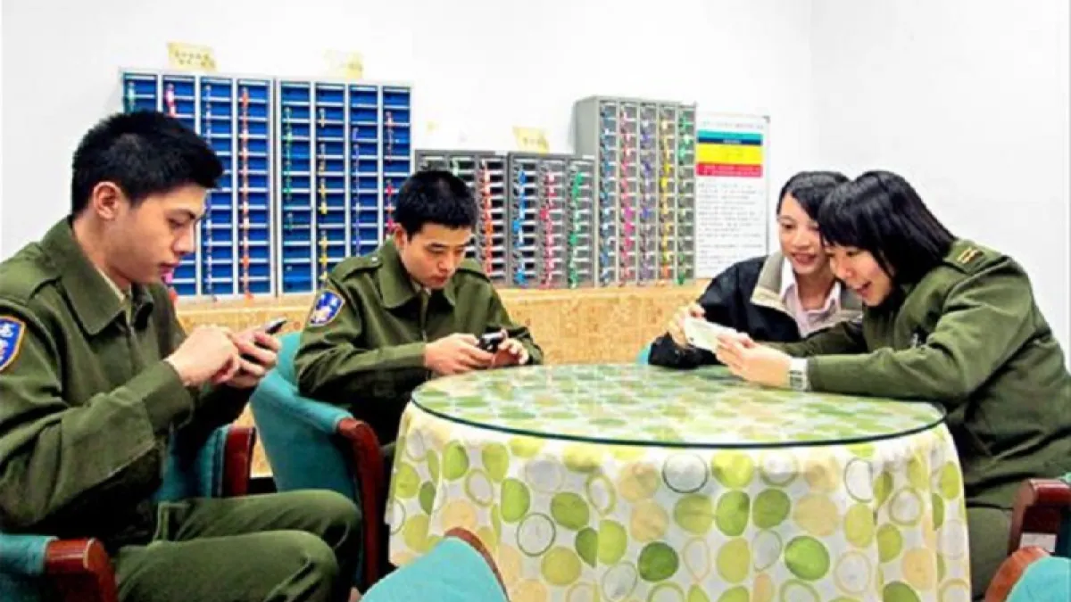 營區開放滑手機政策因為阿帕契事件又要改變了嗎?(憲兵指揮部提供)