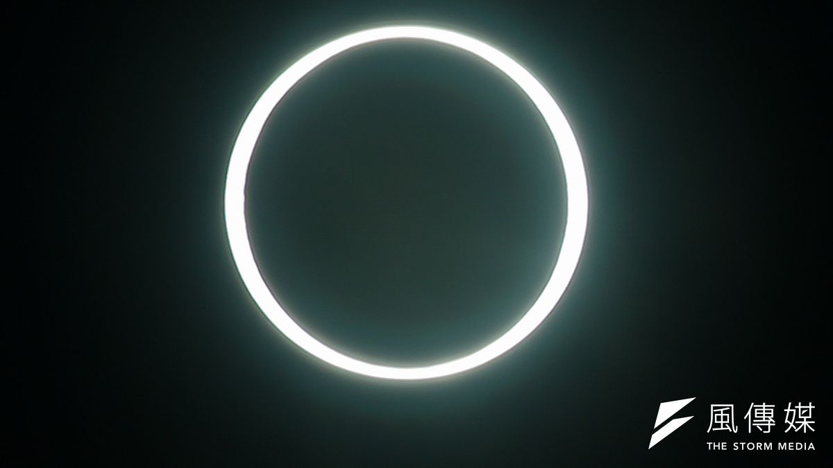 「日環食」於21日下午登場,天文奇景吸引全台矚目。(顏麟宇攝) 「日環食」於21日下午登場,天文奇景吸引全台矚目。(顏麟宇攝)