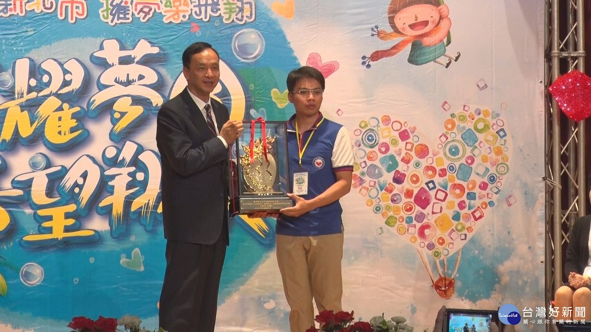 新北圓夢計畫10年有成 助2600弱勢生向學 新北圓夢計畫10年有成 助2600弱勢生向學