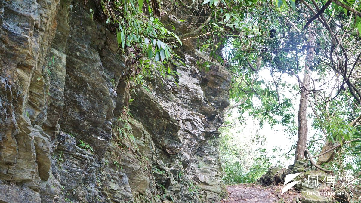 玉山森林大火從16日延燒至今仍未停歇,網路登山社團傳出引起火災的正是NCC專委喬建中。圖為玉山八通關古道。(資料照,盧逸峰攝) 玉山森林大火從16日延燒至今仍未停歇,網路登山社團傳出引起火災的正是NCC專委喬建中。圖為玉山八通關古道。(資料照,盧逸峰攝)
