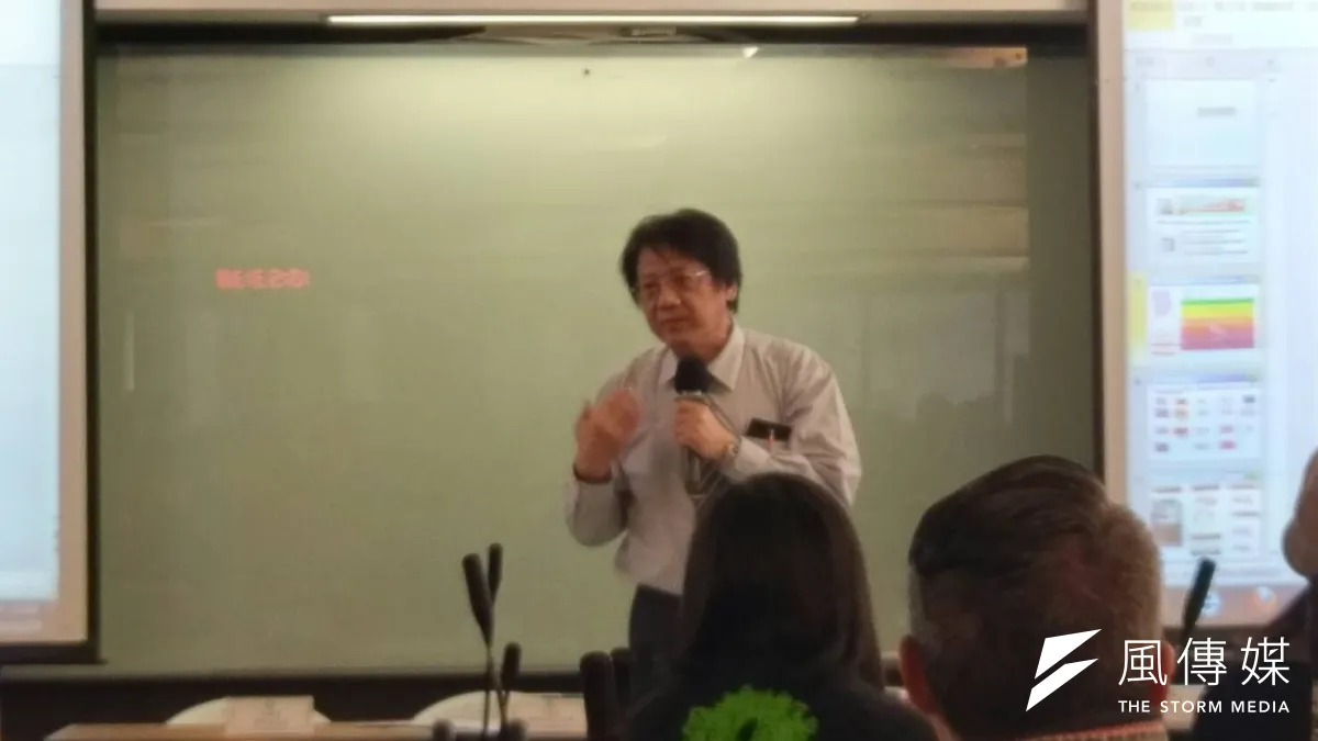 環保署空氣品質保護及噪音管制處處長蔡鴻德表示,已加派監測車至六輕附近進行監測,並研擬《有害空氣污染物管制辦法》草案(資料照,施孝衡攝)