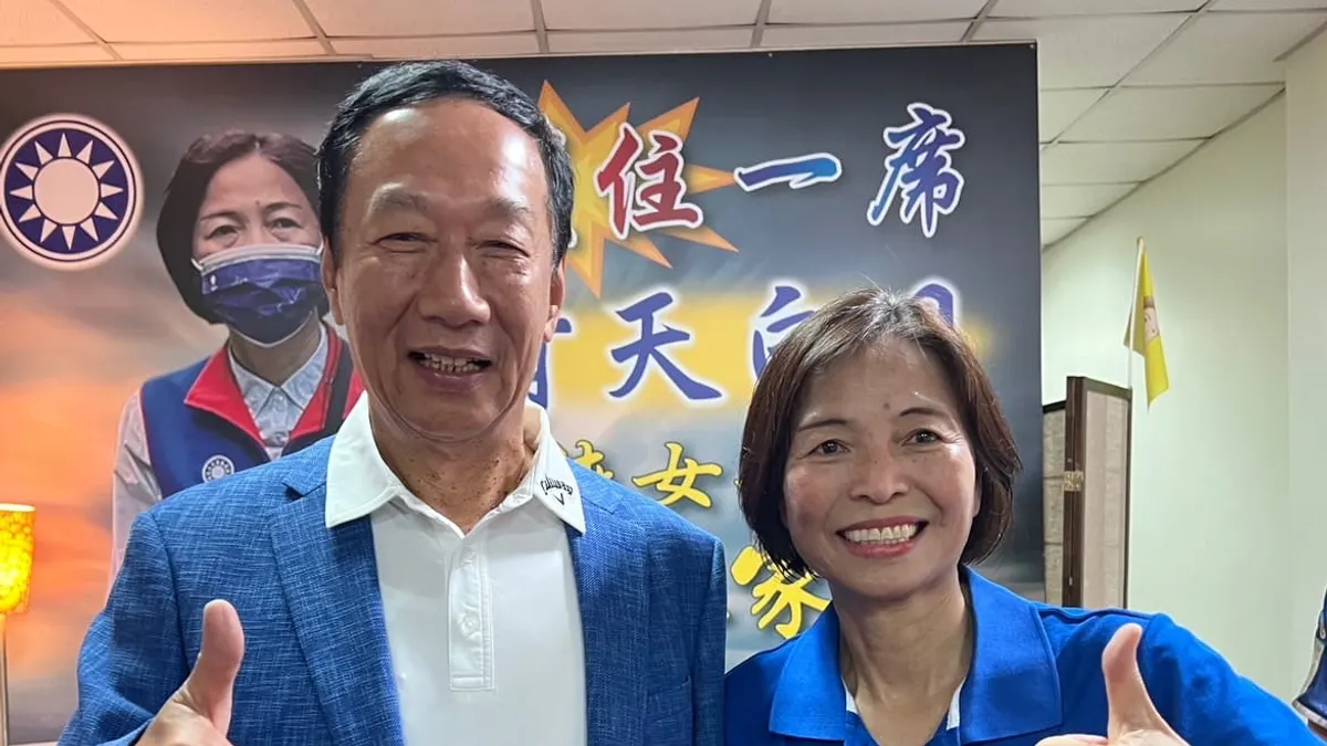國民黨台南市第五選區參選人王家貞(右)因被台南地院依偽造文書罪判刑7月、緩刑2年,恐將因違反選罷法規定被中選會剔除參選資格。(資料照,取自王家貞臉書) 國民黨台南市第五選區參選人王家貞(右)因被台南地院依偽造文書罪判刑7月、緩刑2年,恐將因違反選罷法規定被中選會剔除參選資格。(資料照,取自王家貞臉書)