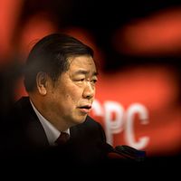 中国共産党中央財経弁公室主任、国務院で経済政策を掌握する副総理の何立峰氏は、初めて就任した際には、挙動が慎ましく官僚的な印象を与えていたが、今では米国財務長官ベーセント氏と渡り合う中国側の交渉代表に変貌した。(AP) 中国共産党中央財経弁公室主任、国務院で経済政策を掌握する副総理の何立峰氏は、初めて就任した際には、挙動が慎ましく官僚的な印象を与えていたが、今では米国財務長官ベーセント氏と渡り合う中国側の交渉代表に変貌した。(AP)