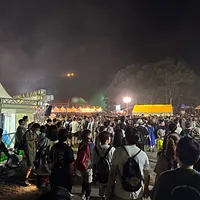 盆踊りやライブ、花火で大盛況のフジロック前夜祭。(写真/黃信維撮影) 盆踊りやライブ、花火で大盛況のフジロック前夜祭。(写真/黃信維撮影)