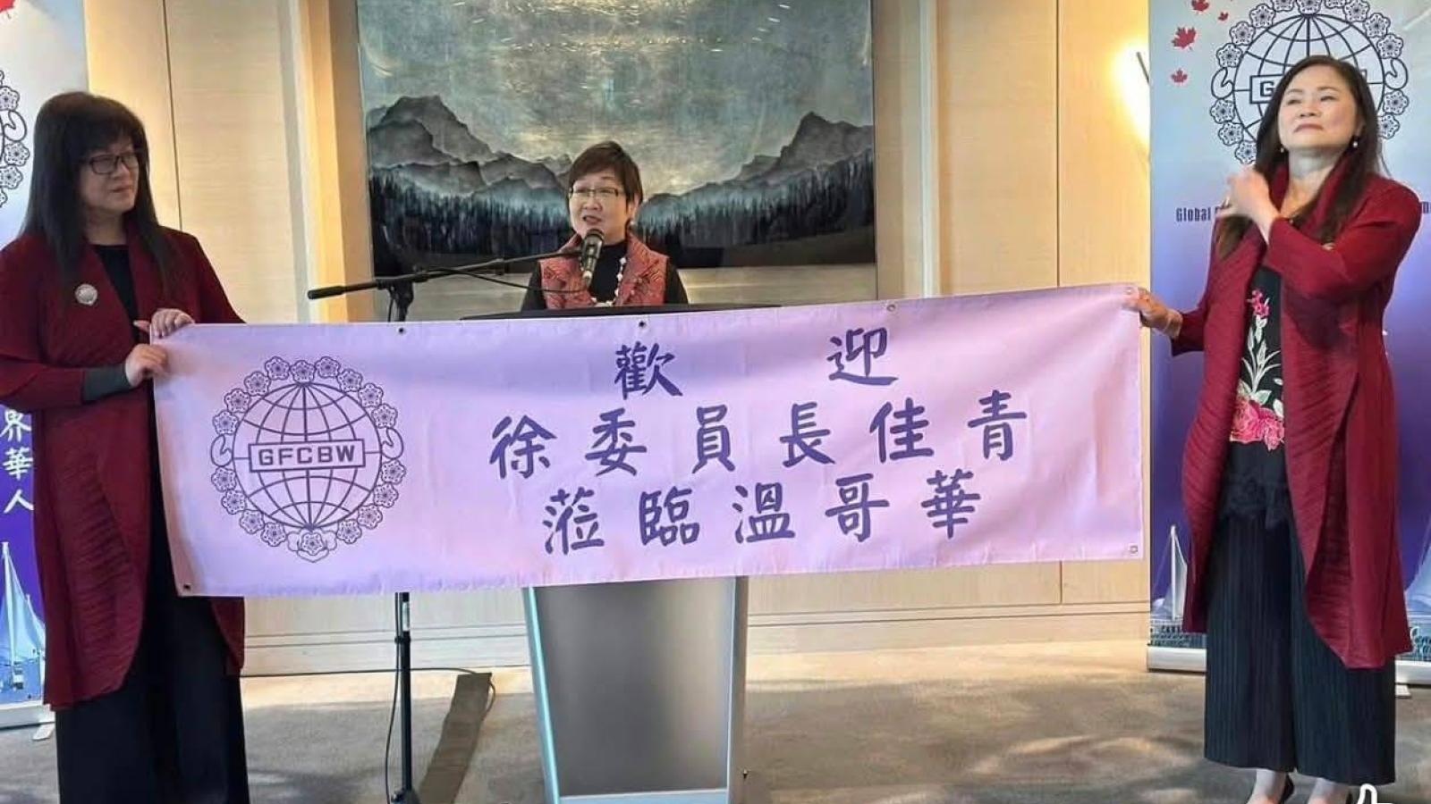 再爆徐佳青一家「寄生僑委會」!民眾黨團曝溫哥華僑社年會照:蹭吃蹭喝蹭旅館