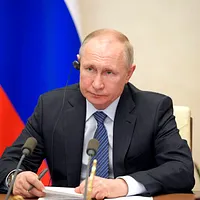 トランプはプーチンが「戦争に飽きている」と考える一方、外部の観察者は、プーチンが未だに最大の要求をあきらめていないと指摘。ウクライナがドンバス地域全体を譲ることやNATOに加盟しないことを求めており、これは国際法に違反するだけでなく、トランプが想定する「合意の迅速な終結」との間に隔たりがある。(AP) トランプはプーチンが「戦争に飽きている」と考える一方、外部の観察者は、プーチンが未だに最大の要求をあきらめていないと指摘。ウクライナがドンバス地域全体を譲ることやNATOに加盟しないことを求めており、これは国際法に違反するだけでなく、トランプが想定する「合意の迅速な終結」との間に隔たりがある。(AP)