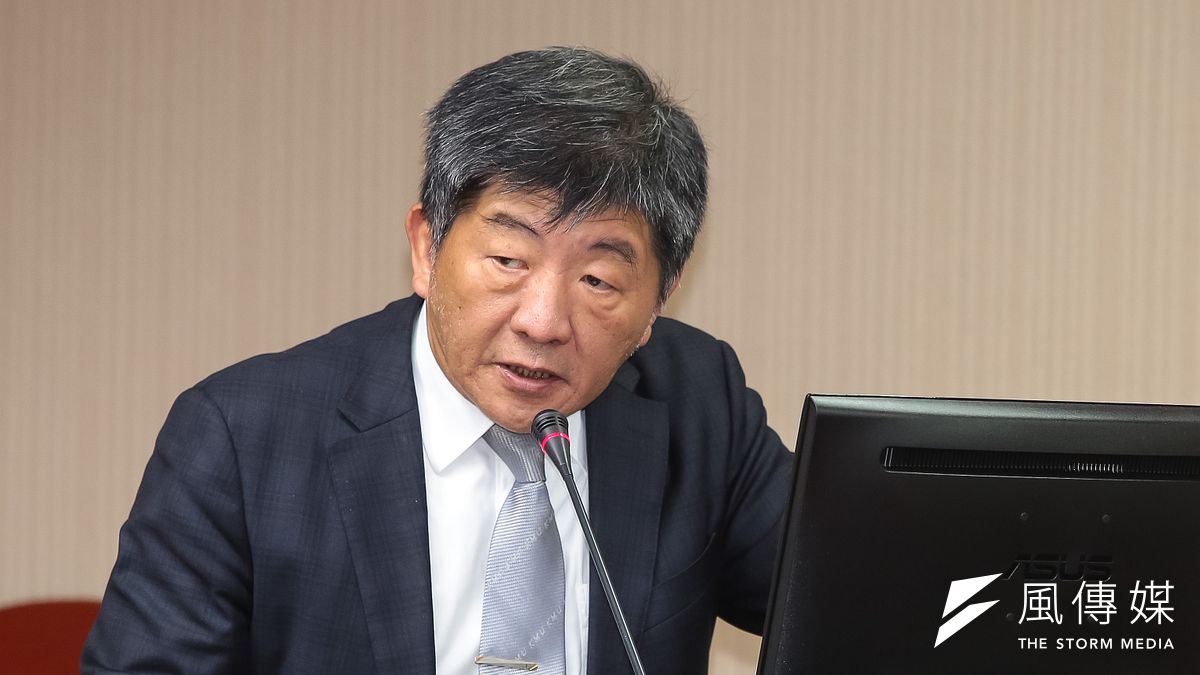 國民黨總統參選人韓國瑜提出外配孕婦應立即納入健保政策。衛福部長陳時中(見圖)表示,目前不論外配、在台除籍的國人都得等6個月才能納健保,若立即納保恐對其他疾病患者不公平。(資料照,顏麟宇攝) 國民黨總統參選人韓國瑜提出外配孕婦應立即納入健保政策。衛福部長陳時中(見圖)表示,目前不論外配、在台除籍的國人都得等6個月才能納健保,若立即納保恐對其他疾病患者不公平。(資料照,顏麟宇攝)