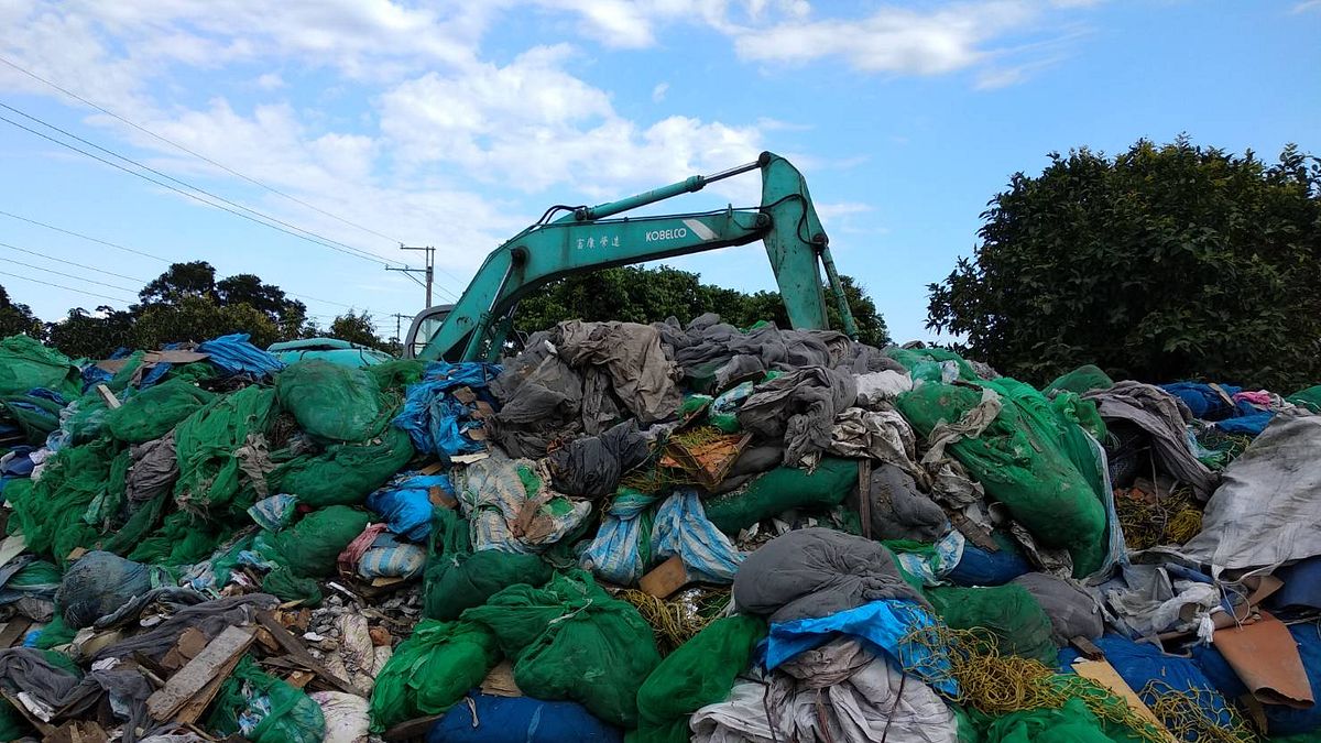 調查局昨(17)日動員臺北市調查處等17個外勤處站、200名調查人員,同步於北、中、南、東查緝違法經營露營區、非法佔用國有或國家公園土地等案件。(調查局提供) 調查局昨(17)日動員臺北市調查處等17個外勤處站、200名調查人員,同步於北、中、南、東查緝違法經營露營區、非法佔用國有或國家公園土地等案件。(調查局提供)