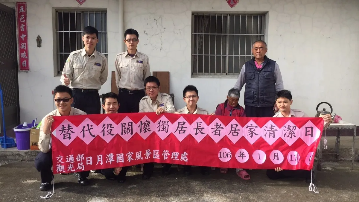 幫獨老過好年 替代役男出勤大掃除