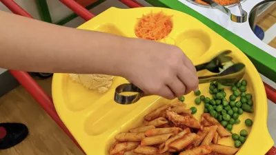 英國小學午餐。(翻攝Hothamprimaryschool官網)