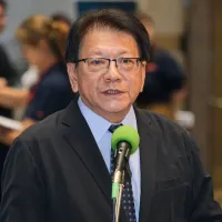 府秘潘孟安19日揮手擋開記者追問引發爭議。(資料照,劉偉宏攝) 府秘潘孟安19日揮手擋開記者追問引發爭議。(資料照,劉偉宏攝)