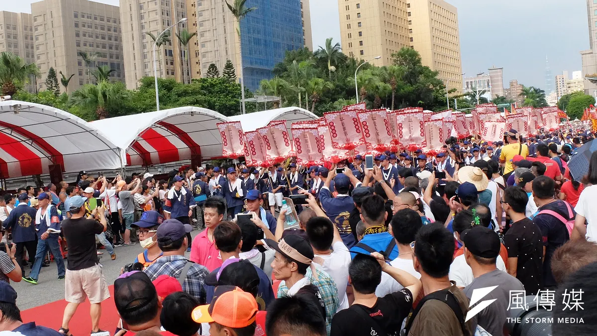 作者認為,任何人、任何團體都沒有權力假借宗教信仰等任何名義,在違反公共利益下,擴張自己的財產與力量。(資料照,謝孟穎攝)