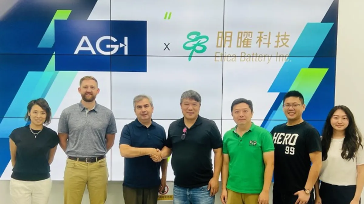 Etica明曜與美國客戶以其電池儲能專利全浸沒冷卻技術,進軍海外市場。圖中為明曜科技王孝揚董事長。(圖/明曜科技提供)