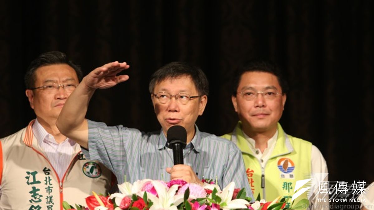 連勝文昨晚回答網友提問,有關是否公布選舉經費明細、財產來源等,反覆表示「我為何要去做法律沒有要求的事?」他的對手柯文哲23日直言,「法律也沒規定他要來選台北市長」(吳逸驊攝) 連勝文昨晚回答網友提問,有關是否公布選舉經費明細、財產來源等,反覆表示「我為何要去做法律沒有要求的事?」他的對手柯文哲23日直言,「法律也沒規定他要來選台北市長」(吳逸驊攝)