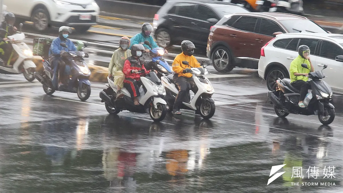 今日氣溫漸降,北台灣愈晚愈濕冷,中南部早晚涼冷,今晚明晨北台灣平地最低氣溫將降至15度。(資料照/柯承惠攝) 今日氣溫漸降,北台灣愈晚愈濕冷,中南部早晚涼冷,今晚明晨北台灣平地最低氣溫將降至15度。(資料照/柯承惠攝)