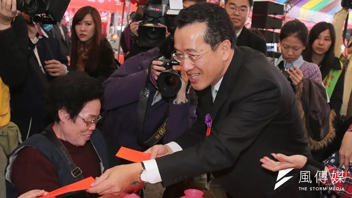 爭取民進黨北市長提名的顧立雄18日被大學同窗陳文茜虧「天真」。(吳逸驊攝) 爭取民進黨北市長提名的顧立雄18日被大學同窗陳文茜虧「天真」。(吳逸驊攝)