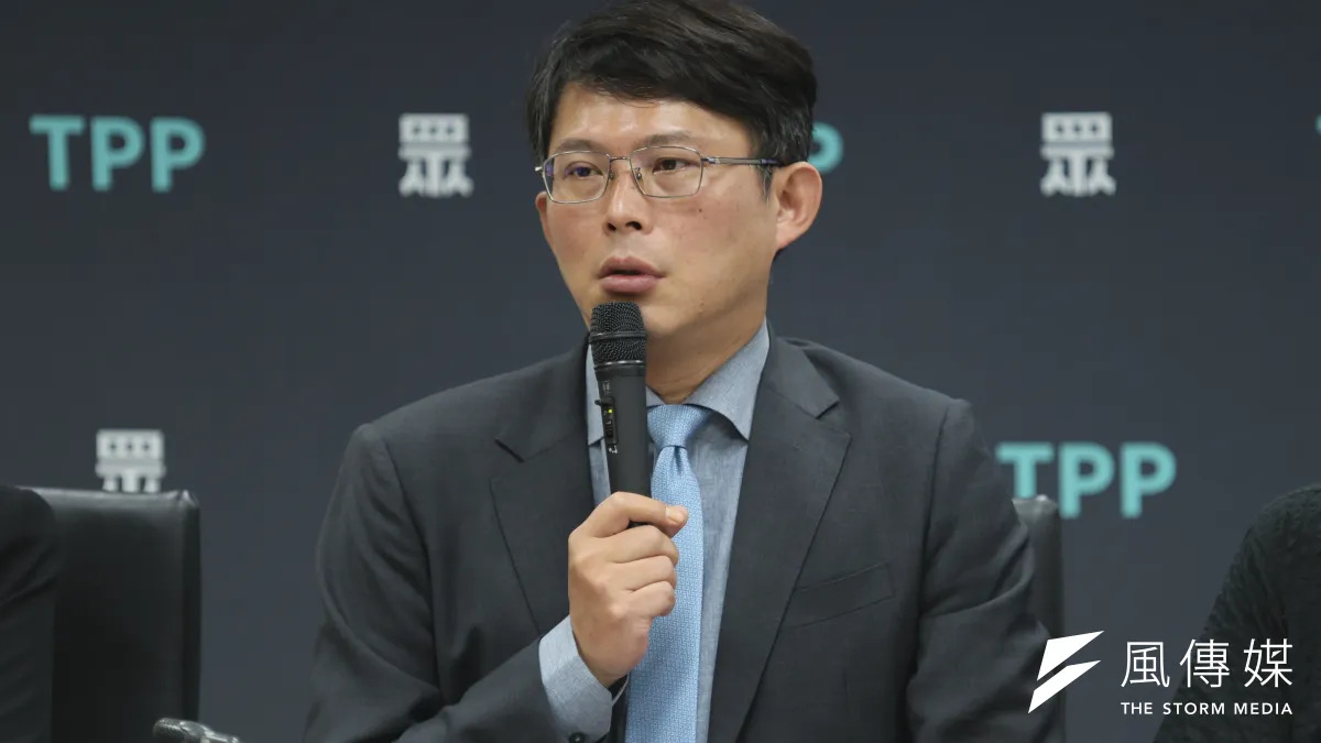 民眾黨團總召黃國昌今(2)日說,民眾黨團不贊成調整罷免的門檻,但是在提議連署的過程上面,程序應當要嚴謹。(柯承惠攝)