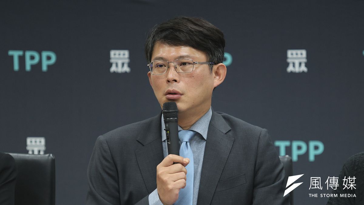 民眾黨團總召黃國昌今(2)日說,民眾黨團不贊成調整罷免的門檻,但是在提議連署的過程上面,程序應當要嚴謹。(柯承惠攝) 民眾黨團總召黃國昌今(2)日說,民眾黨團不贊成調整罷免的門檻,但是在提議連署的過程上面,程序應當要嚴謹。(柯承惠攝)