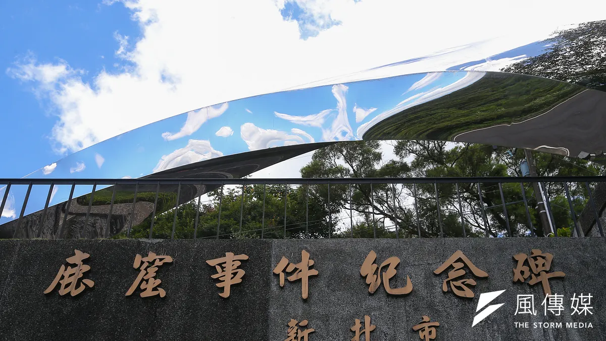 生活於鹿窟一帶的獨居老人潘炳輝,是1952年白色恐怖最大政治案件「鹿窟事件」受難人之一。圖為鹿窟事件紀念碑。(顏麟宇攝) 生活於鹿窟一帶的獨居老人潘炳輝,是1952年白色恐怖最大政治案件「鹿窟事件」受難人之一。圖為鹿窟事件紀念碑。(顏麟宇攝)