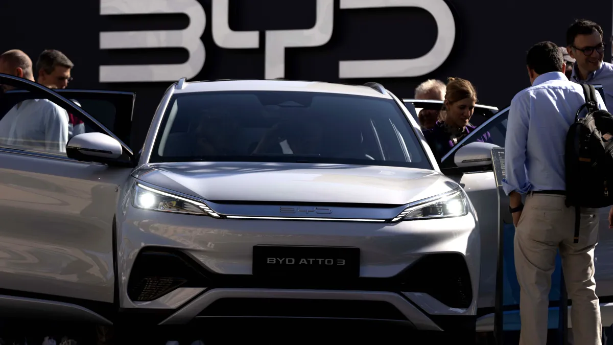 中國為加拿大對中國電動車課徵高關稅告上世貿。圖為中國比亞迪電動車。(資料照,美聯社)