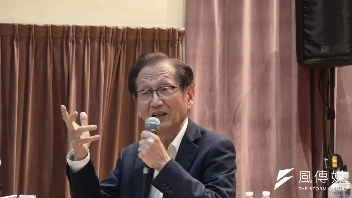 華碩董事長施崇棠28日於2025年股東會後媒體聯訪。(魏鑫陽攝)