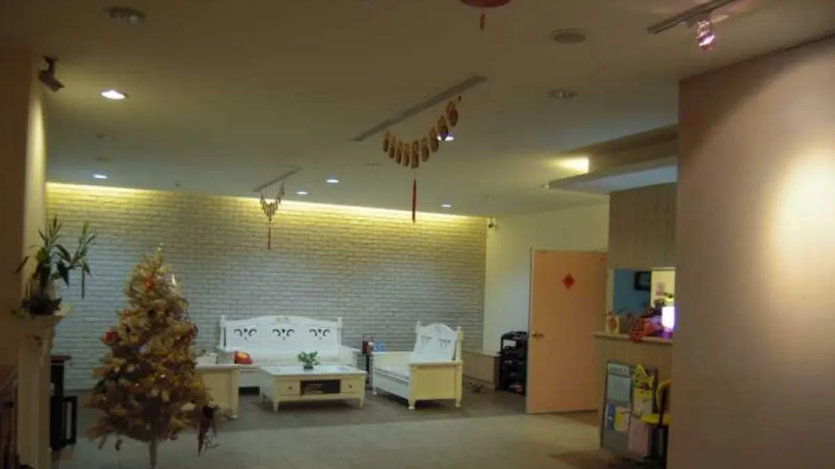 樂活老人長照中心6日早晨發生大火釀6死悲劇,緊急調查小組發現事發當時安養院僅配置6名外勞看護、1名護理師,不足合法工作人數。(取自樂活長照中心官網) 樂活老人長照中心6日早晨發生大火釀6死悲劇,緊急調查小組發現事發當時安養院僅配置6名外勞看護、1名護理師,不足合法工作人數。(取自樂活長照中心官網)