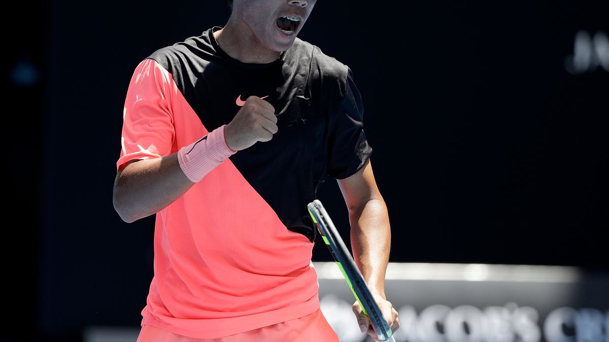 台灣男網好手曾俊欣挑戰稱霸4大滿貫青少年單打賽事,也讓美網官方特別撰文介紹這位年輕好手。(美聯社) 台灣男網好手曾俊欣挑戰稱霸4大滿貫青少年單打賽事,也讓美網官方特別撰文介紹這位年輕好手。(美聯社)