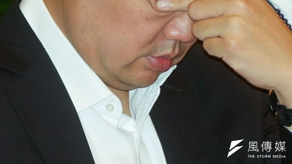 連勝文說每到選舉就會看到人性的黑暗面,抹黑、詐術等等不好行為都出現,他特別提及此次選舉中還多了網路霸凌,使用匿名的方式對他展開長達一年的攻擊,攻擊不斷變本加厲。(余志偉攝) 連勝文說每到選舉就會看到人性的黑暗面,抹黑、詐術等等不好行為都出現,他特別提及此次選舉中還多了網路霸凌,使用匿名的方式對他展開長達一年的攻擊,攻擊不斷變本加厲。(余志偉攝)