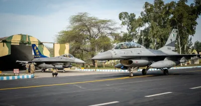 美軍與巴基斯坦空軍進行聯合演習,兩國F-16戰機進行戰術合作演練。(翻攝自美軍DVIDS系統)
