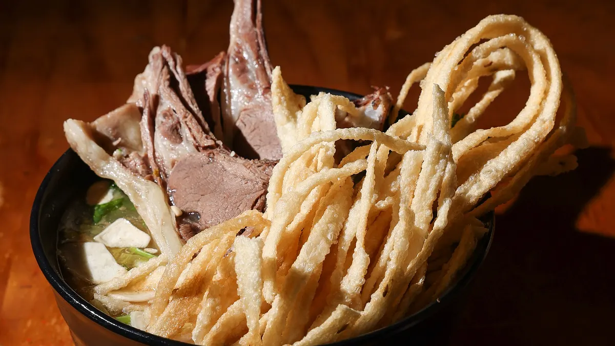 「桃園100碗」3碗得主-胡同彭家老舖新疆拉麵。(圖/桃園市政府觀旅局提供) 「桃園100碗」3碗得主-胡同彭家老舖新疆拉麵。(圖/桃園市政府觀旅局提供)