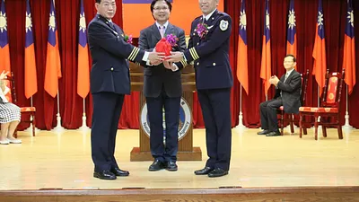 移民署17日舉行卸、新任署長交接典禮,由副署長楊家駿接任署長職務。(內政部提供)