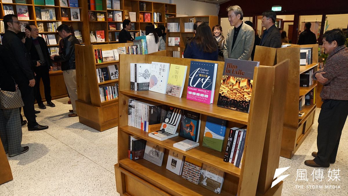 文化部今(23)日表示,將於5月預告《文化藝術事業減免營業稅及娛樂稅辦法》相關條文修訂,增訂實體及數位圖書出版業者,經認可即免徵營業稅。(資料照,盧逸峰攝) 文化部今(23)日表示,將於5月預告《文化藝術事業減免營業稅及娛樂稅辦法》相關條文修訂,增訂實體及數位圖書出版業者,經認可即免徵營業稅。(資料照,盧逸峰攝)