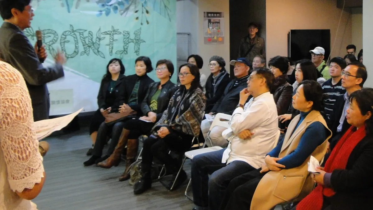 社團法人谷若思全人關懷協會12/20於舉辦歲末感恩茶會,由陳在惠牧師向參與貴賓表達感謝(圖/谷若思全人關懷協會提供)