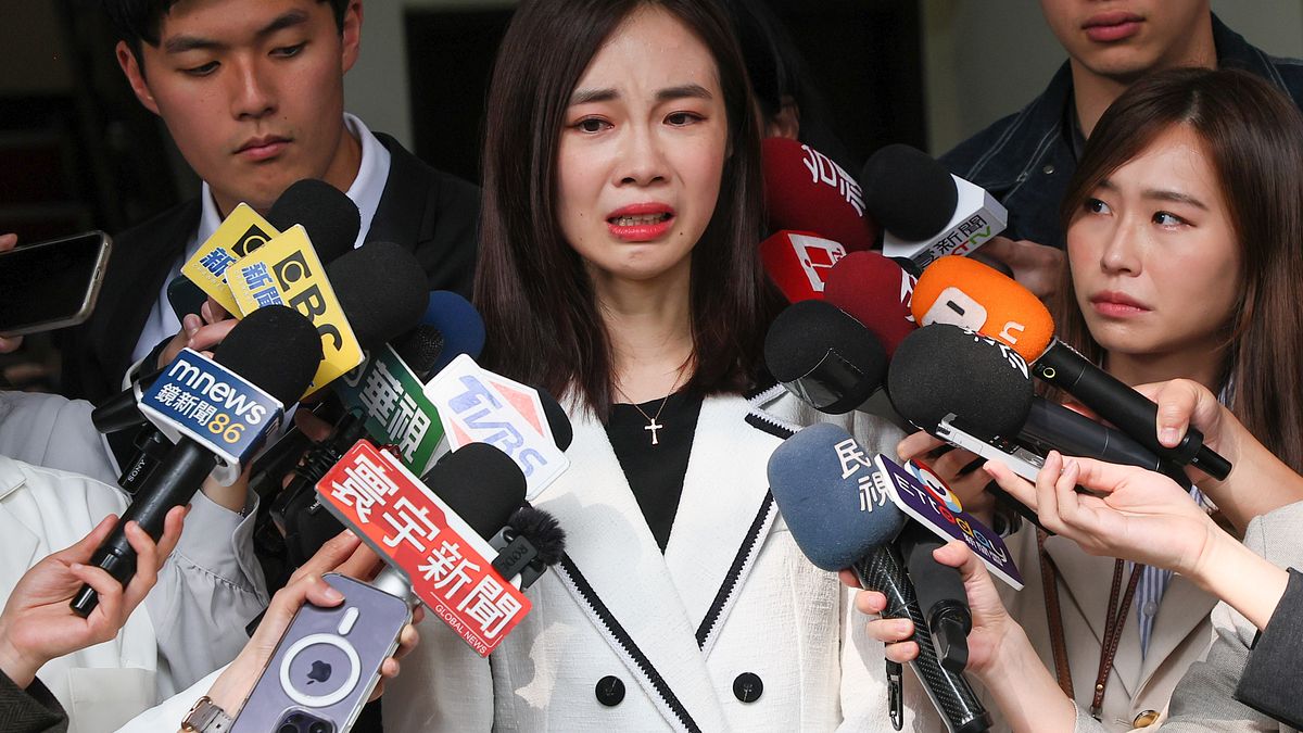 楊寶楨(見圖)日前請辭並在記者會上哽咽落淚,傳出國民黨有意挖角她,黃瀞瑩評估楊寶楨披上藍色戰袍的可能性。(資料照,顏麟宇攝) 楊寶楨(見圖)日前請辭並在記者會上哽咽落淚,傳出國民黨有意挖角她,黃瀞瑩評估楊寶楨披上藍色戰袍的可能性。(資料照,顏麟宇攝)