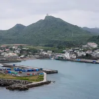 沖縄県与那国島の港。(AP通信) 沖縄県与那国島の港。(AP通信)