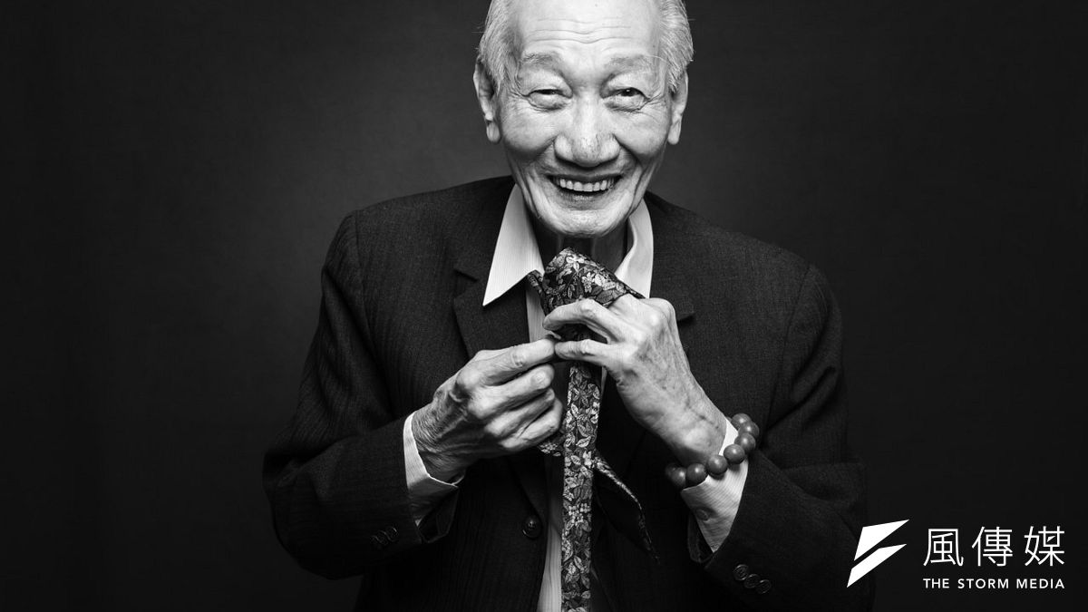 高齡86歲的裘爺爺,雖然一人獨居,卻很活躍、樂活。(高齡化政策暨產業發展協會提供) 高齡86歲的裘爺爺,雖然一人獨居,卻很活躍、樂活。(高齡化政策暨產業發展協會提供)