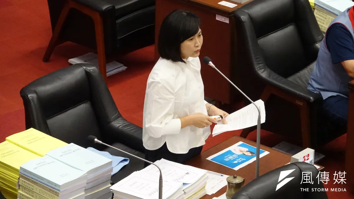 陳麗娜質詢時,希望觀光局主辦的雙十國慶活動針對不足之處改善。(圖/徐炳文攝)