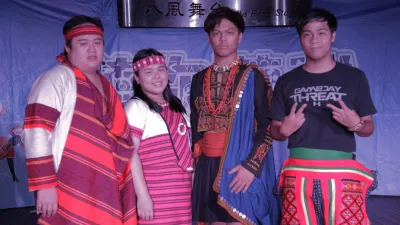 原住民青年在「聽你‧聽我」音樂會中分享他們找回文化過程中的點點滴滴。(世新大學口語傳播系提供)
