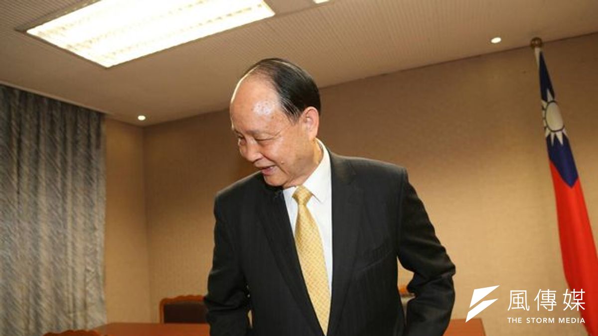 立委質疑海基會人事費偏高,董事長林中森說,「比民間低。」(吳逸驊攝) 立委質疑海基會人事費偏高,董事長林中森說,「比民間低。」(吳逸驊攝)