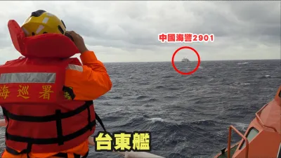 國安人士表示,共軍近日軍事部署是1996年以來最大規模海上軍事行動。海巡署同時發布偵獲中國海警船異常動態,採一對一平行對應,全程嚴密監控應處。(海巡署提供)