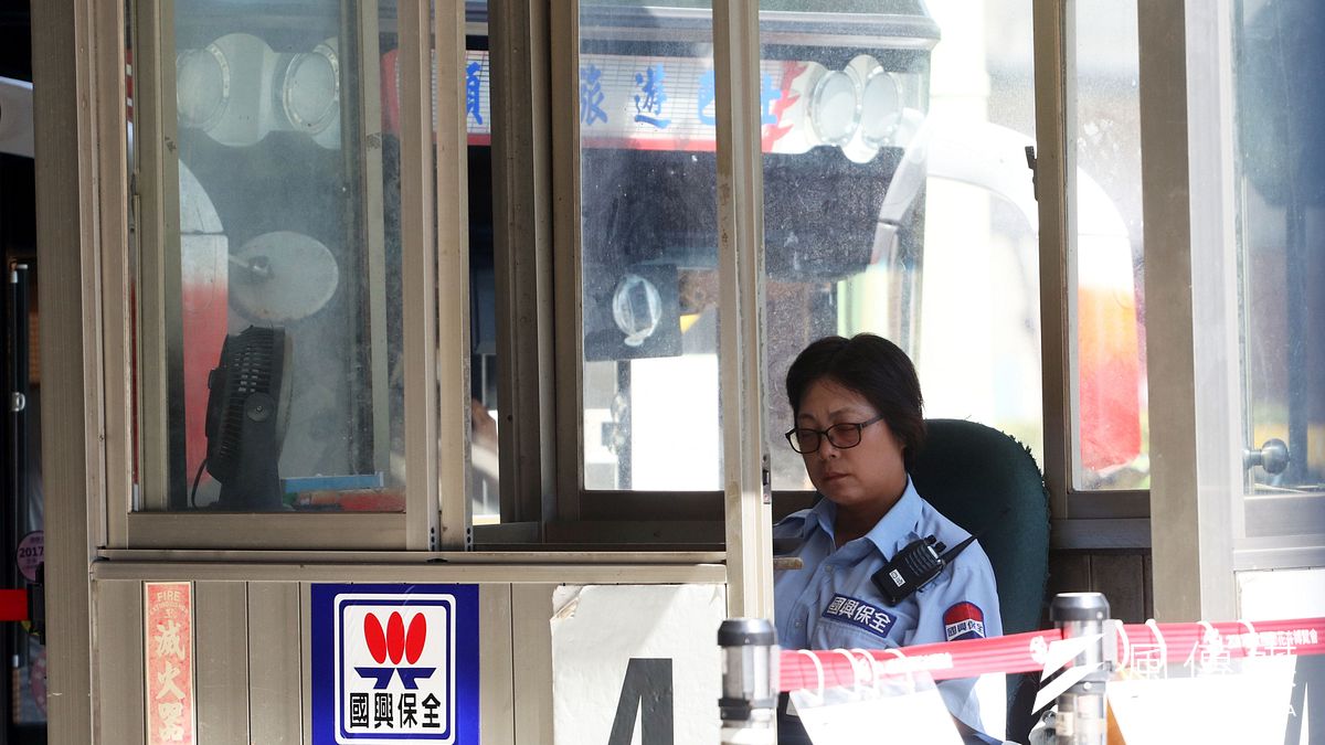 根據行政院主計總處2016年的調查,國內共有12個行業別的女性平均月薪高於男性,保全業即為其中之一。(蘇仲泓攝) 根據行政院主計總處2016年的調查,國內共有12個行業別的女性平均月薪高於男性,保全業即為其中之一。(蘇仲泓攝)