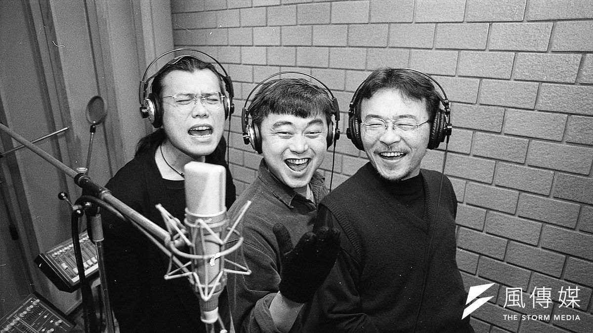 1990年代初,新起的音樂創作者帶來多元豐富的流行音樂,也出現引領大眾文化的新星,圖左起為伍佰、陳昇、黃連煜。(符鼎偉攝) 1990年代初,新起的音樂創作者帶來多元豐富的流行音樂,也出現引領大眾文化的新星,圖左起為伍佰、陳昇、黃連煜。(符鼎偉攝)