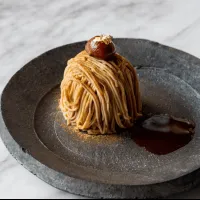 INTERSECT BY LEXUS – TOKYOは10月1日より、和栗・焼酎・ほうじ茶を組み合わせた秋限定の特製モンブランおよび新たなデザートセットの提供を開始する。(写真/TRANSIT PRESS提供) INTERSECT BY LEXUS – TOKYOは10月1日より、和栗・焼酎・ほうじ茶を組み合わせた秋限定の特製モンブランおよび新たなデザートセットの提供を開始する。(写真/TRANSIT PRESS提供)